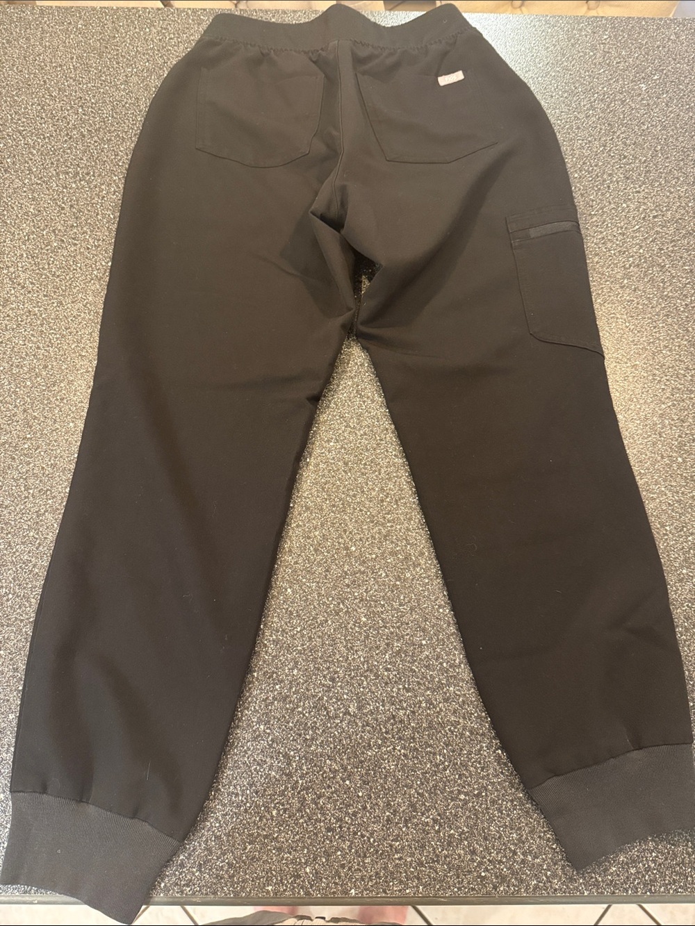 Figs Women’s Black Jogger-Style Scrub Set - size small - Picture 11 of 11